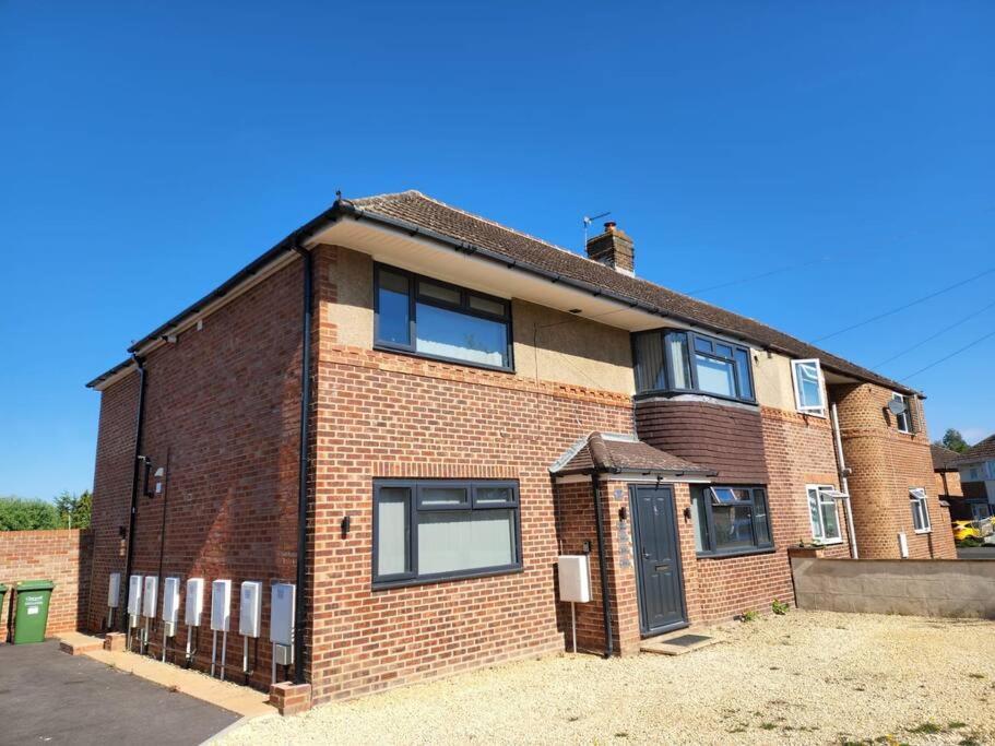 Hazel 1-Bedroom Cousy Flat, Parking, Wifi, Prime Location, Close To Blenheim Palace & Oxford Kidlington Exteriör bild