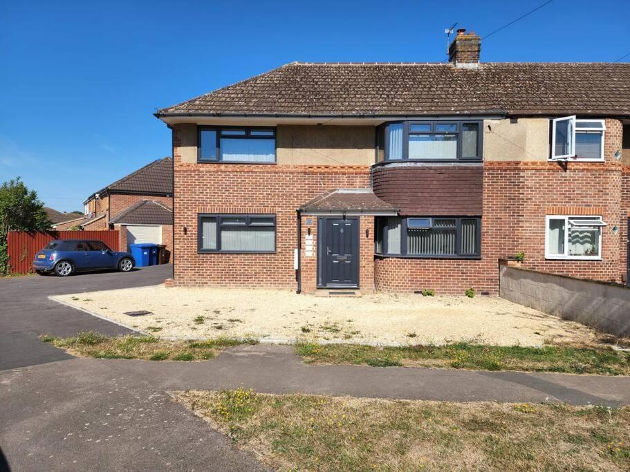 Hazel 1-Bedroom Cousy Flat, Parking, Wifi, Prime Location, Close To Blenheim Palace & Oxford Kidlington Exteriör bild