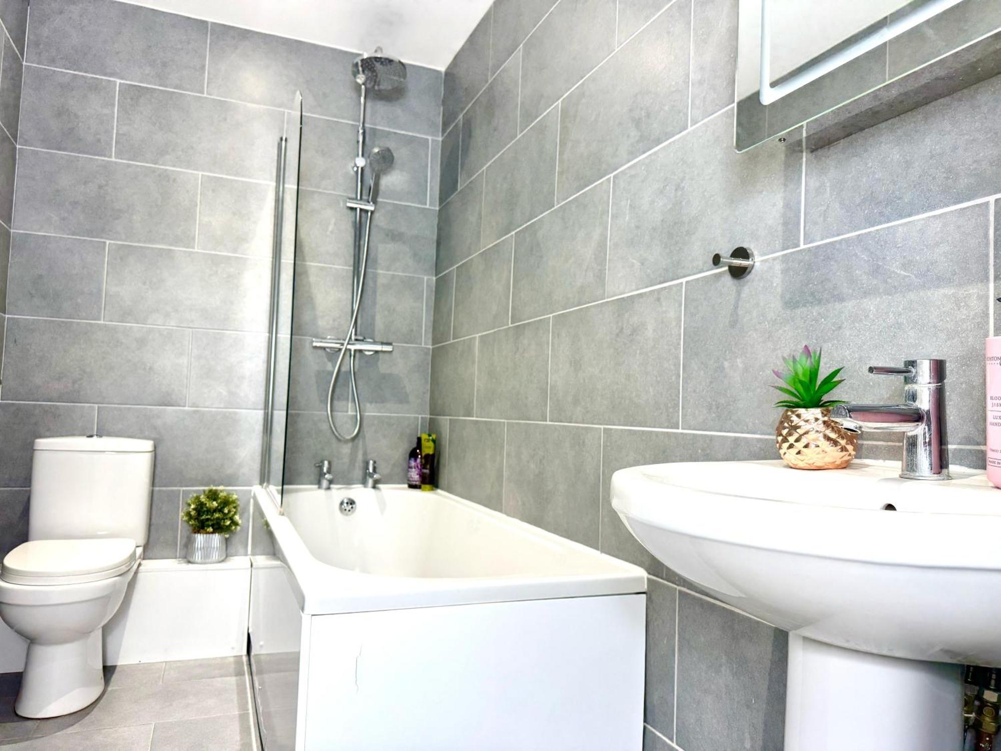 Hazel 1-Bedroom Cousy Flat, Parking, Wifi, Prime Location, Close To Blenheim Palace & Oxford Kidlington Exteriör bild