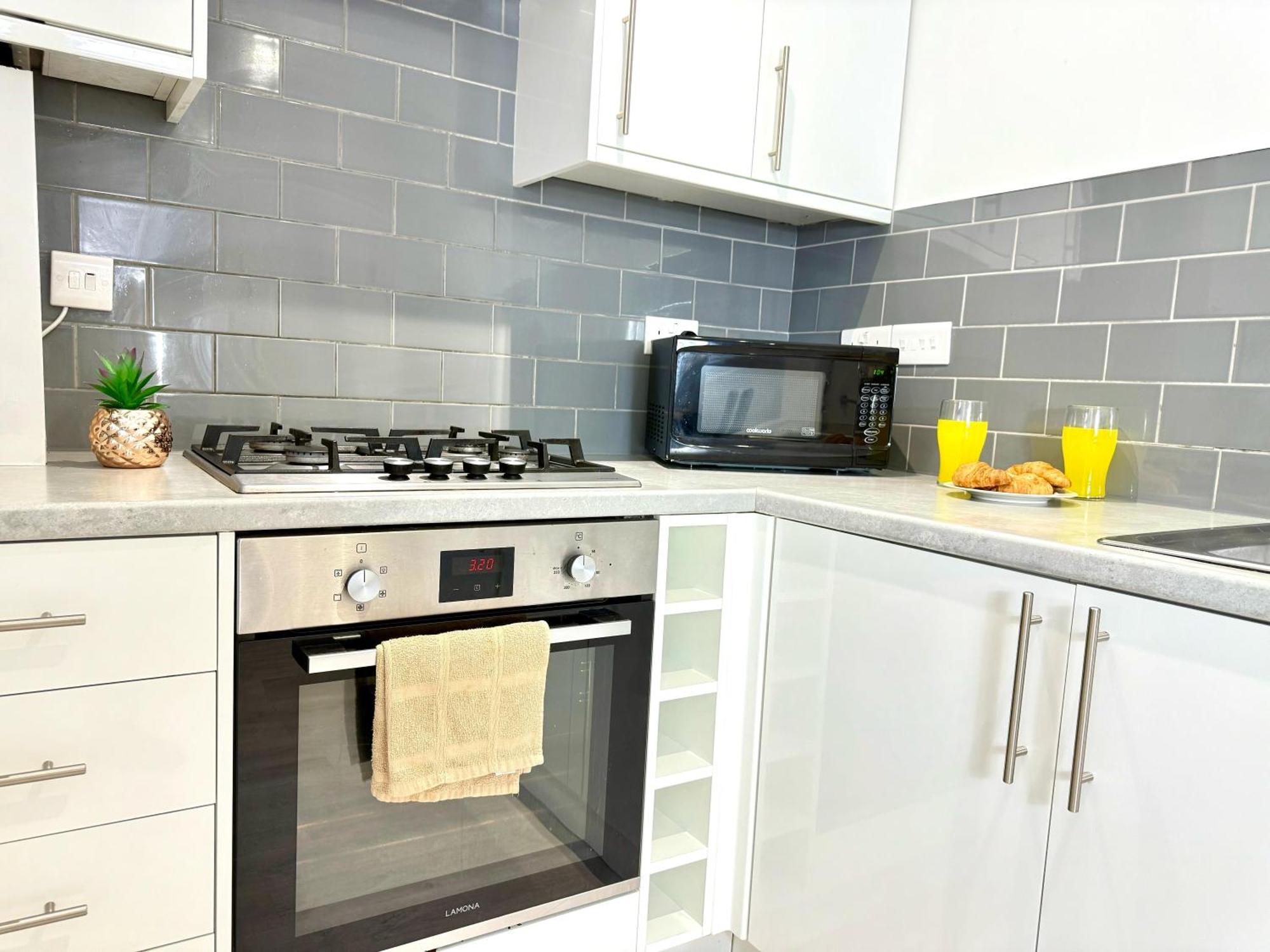 Hazel 1-Bedroom Cousy Flat, Parking, Wifi, Prime Location, Close To Blenheim Palace & Oxford Kidlington Exteriör bild