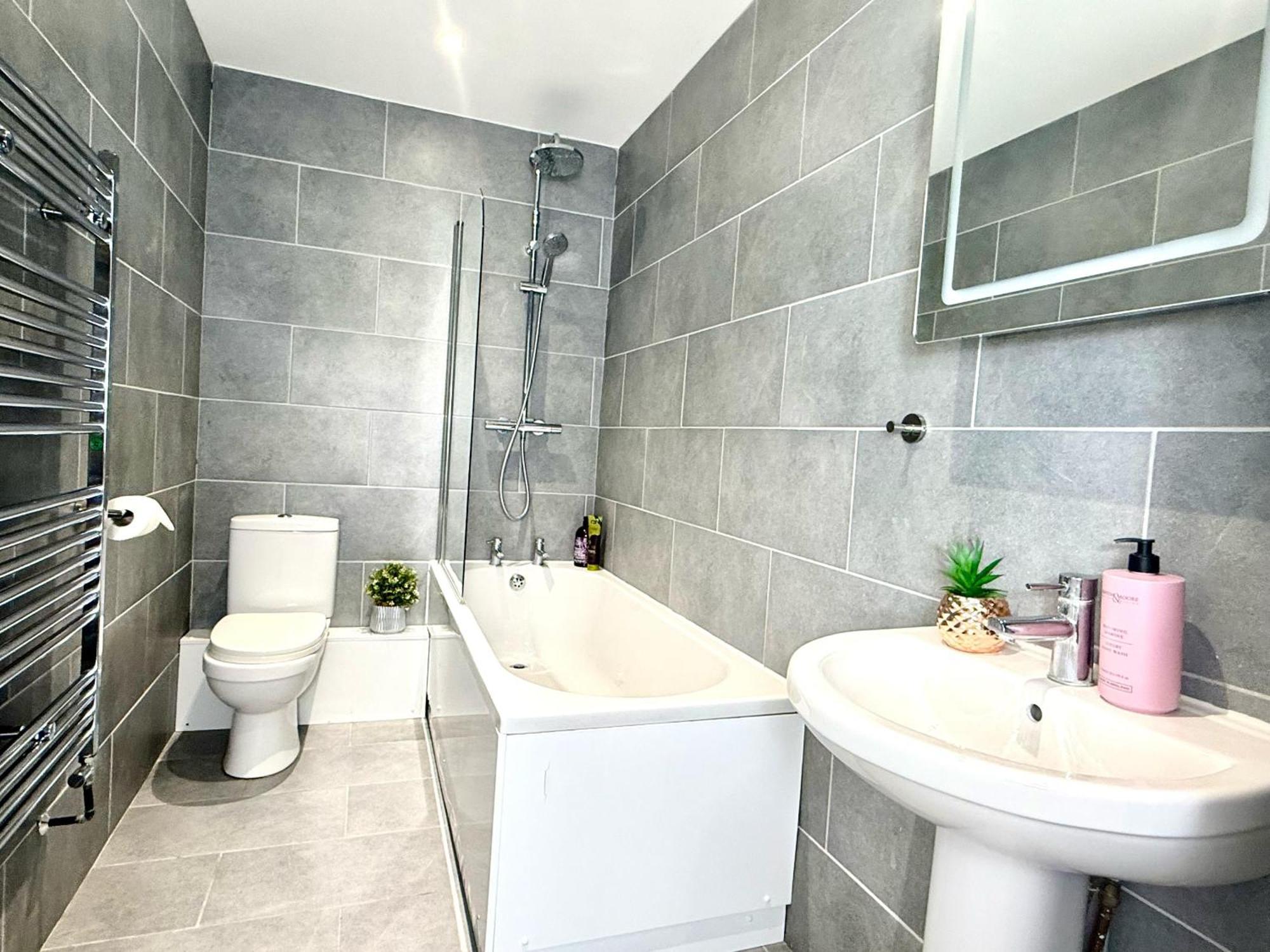 Hazel 1-Bedroom Cousy Flat, Parking, Wifi, Prime Location, Close To Blenheim Palace & Oxford Kidlington Exteriör bild