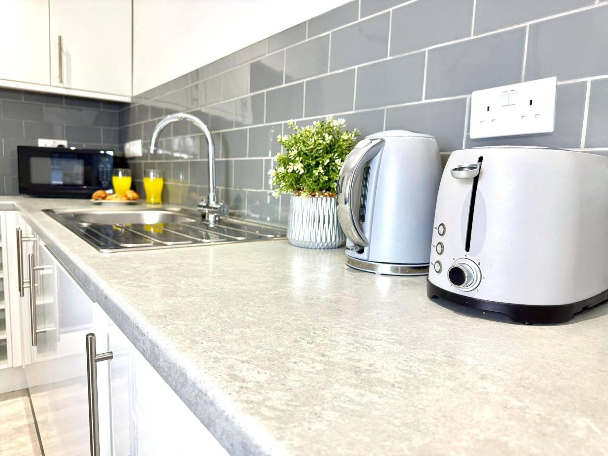 Hazel 1-Bedroom Cousy Flat, Parking, Wifi, Prime Location, Close To Blenheim Palace & Oxford Kidlington Exteriör bild