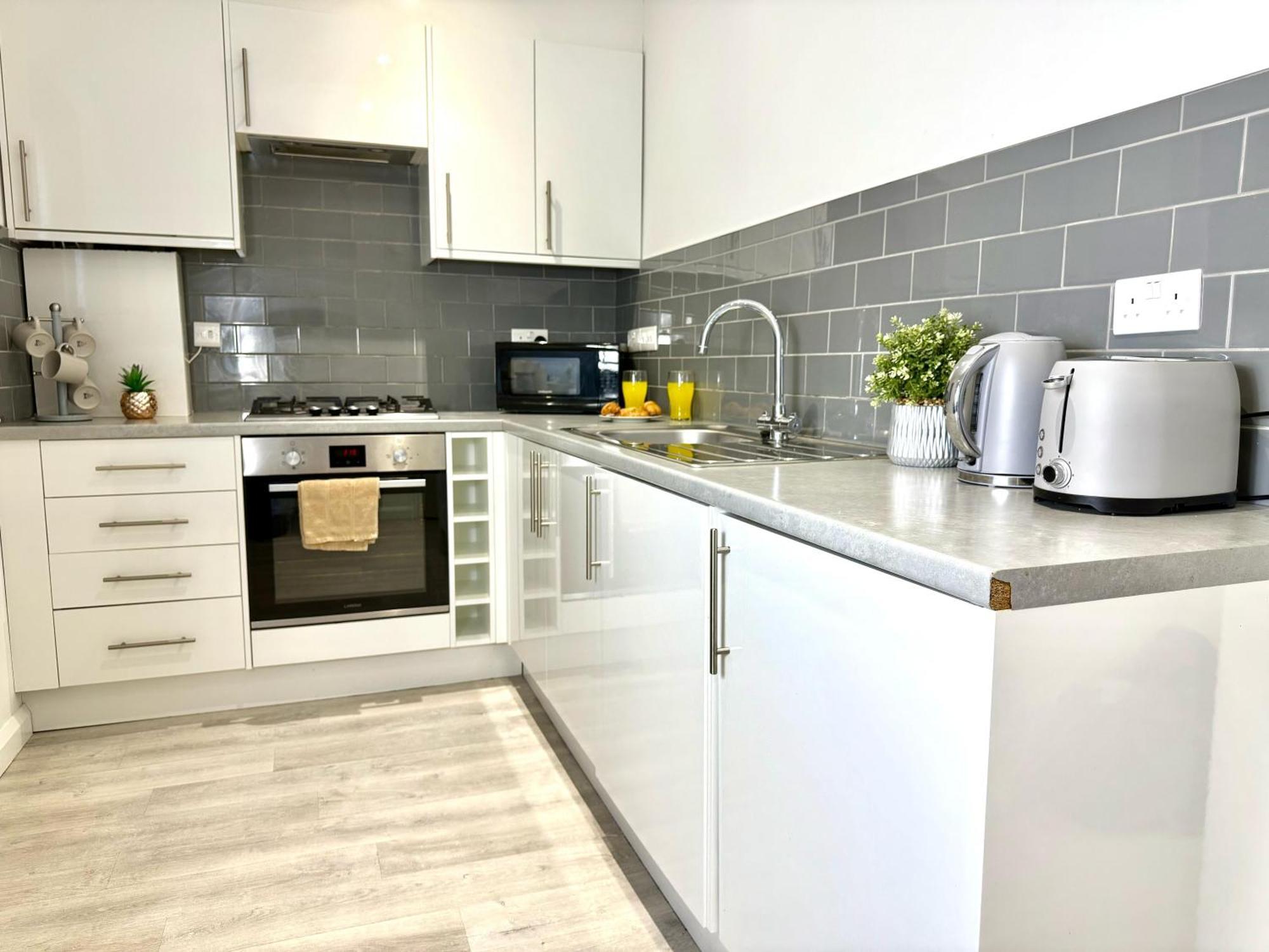 Hazel 1-Bedroom Cousy Flat, Parking, Wifi, Prime Location, Close To Blenheim Palace & Oxford Kidlington Exteriör bild