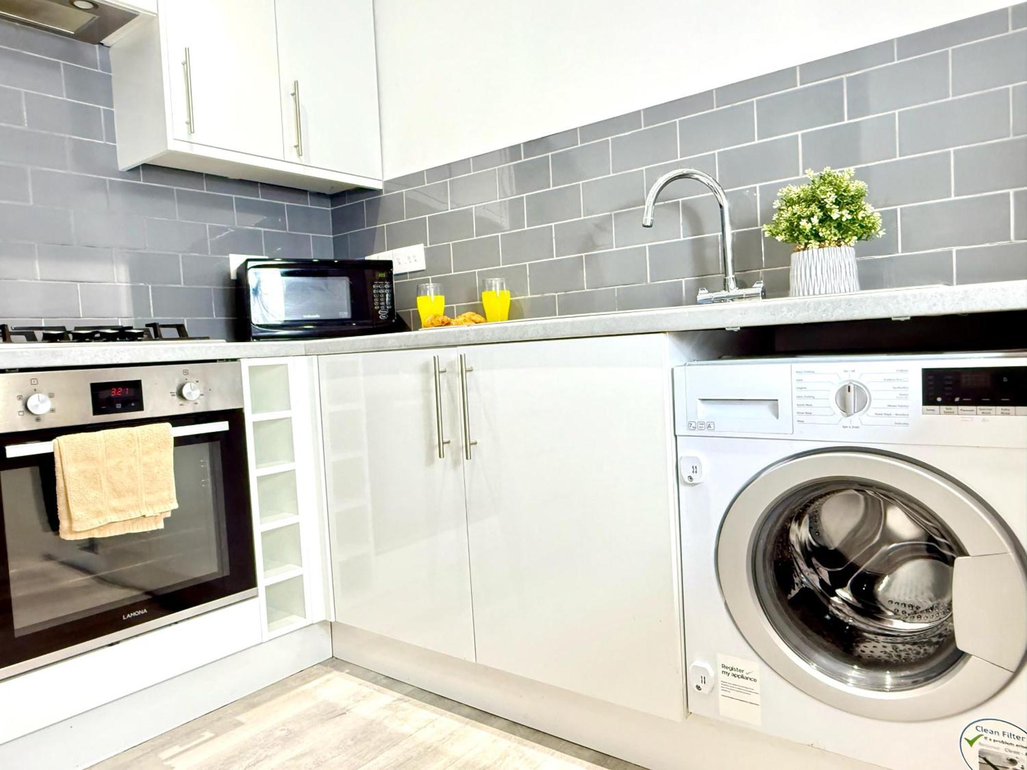 Hazel 1-Bedroom Cousy Flat, Parking, Wifi, Prime Location, Close To Blenheim Palace & Oxford Kidlington Exteriör bild